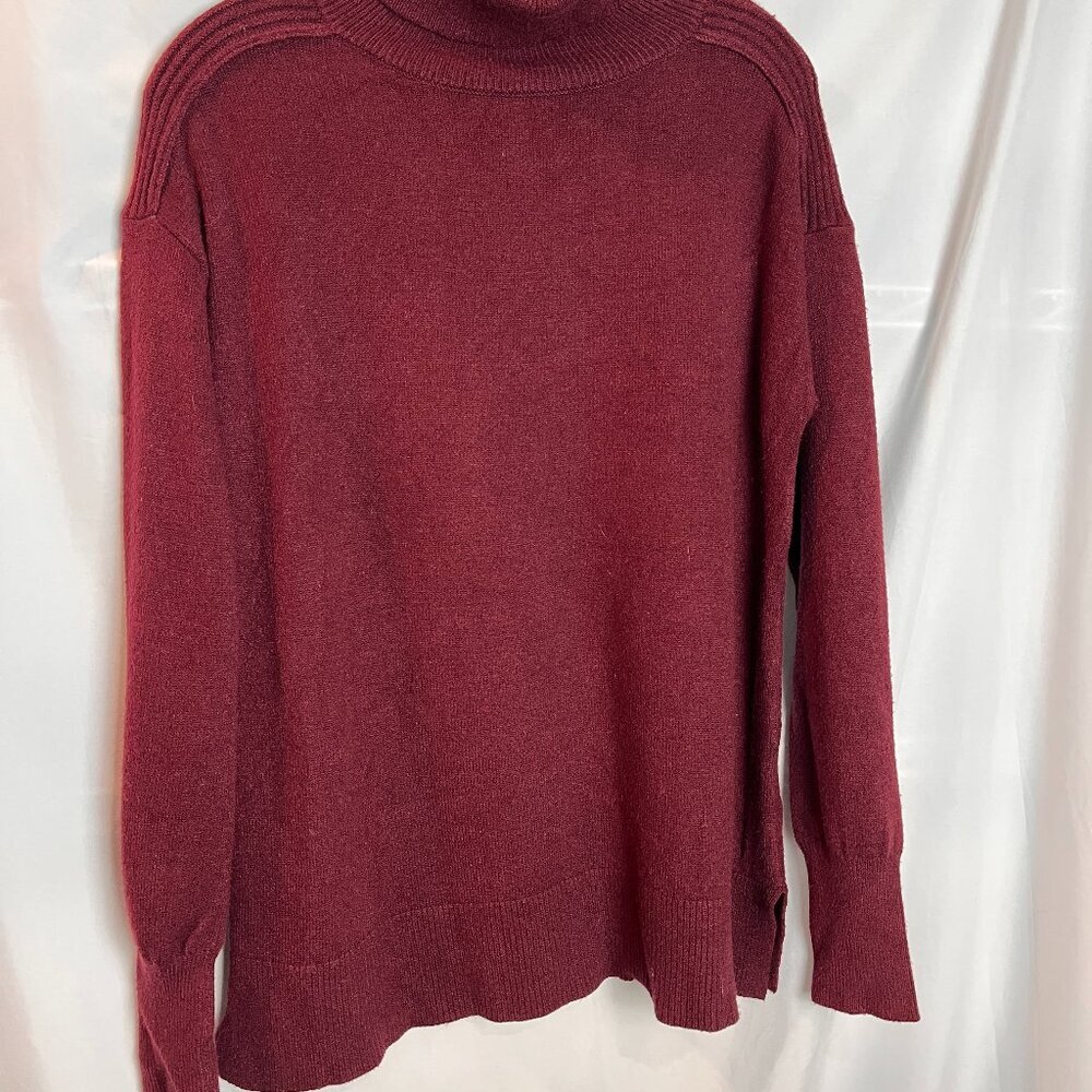 Women's Merlot Evereve Turtleneck Pullover Sweater, Split hem Size S
